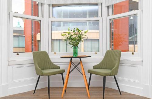 Harrogate City Centre Apartment | King's Suite- Private Parking- Overlooking Harrogate Convention Centre