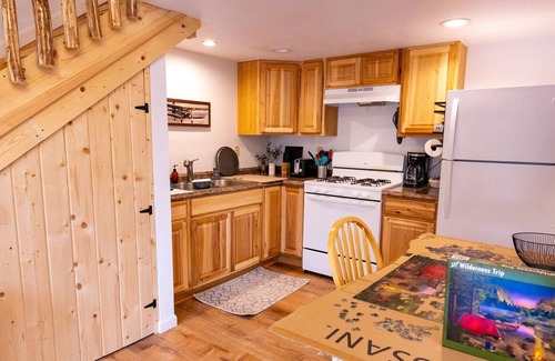 Kenai House | King Salmon - Cabin #4