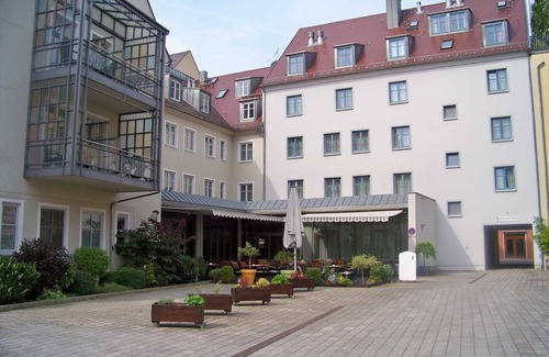 Lutherstadt Wittenberg House | King-size bed business comfort room - Best Western soibelmanns Wittenberg