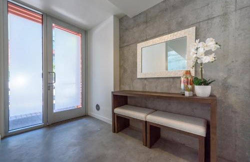 East Village Apartment | King Size Luxury Loft Petco-Park-Downtown SD