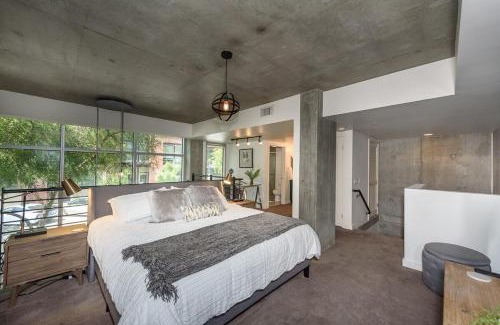 East Village Apartment | King Size Luxury Loft Petco-Park-Downtown SD