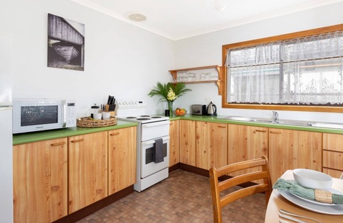 Currarong House | King Stingray – double storey beach house with ocean views