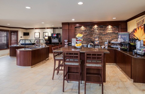 Biggs Field Apartment | King Studio | Free Daily Breakfast, Outdoor Pool Access, 24h Business Center