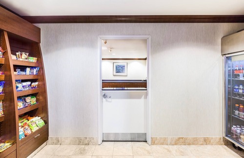 Biggs Field Apartment | King Studio | Free Daily Breakfast, Outdoor Pool Access, 24h Business Center