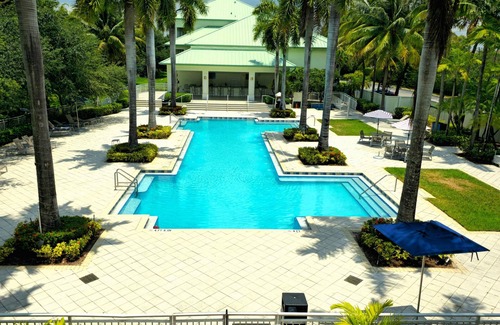 Doral Condo | King Studio, Kitchen, Lanai - Near Kaseya Center