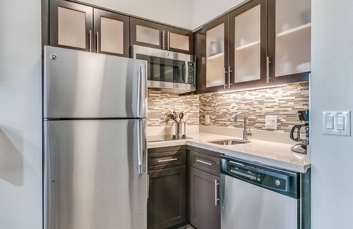 Lubbock Apartment | King Studio Near Texas Tech. Free Breakfast Buffet Every Morning!