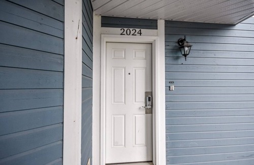 Oro-Medonte Condo | King Studio Suite at Highland Estates-Heated Pool