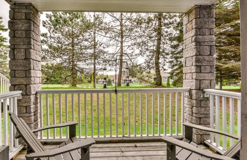 Oro-Medonte Condo | King Studio Suite at Highland Estates-Heated Pool