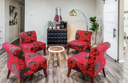 Tulsa House | King Suite-4 Bedroom-Brookside-Riverside