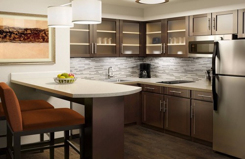 Wichita Falls Condo | King Suite Close to Castaway Cove Water Park! Equipped Kitchen + Complimentary Breakfast
