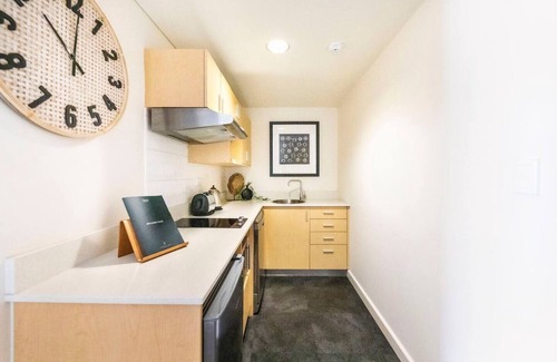 Darwin City Centre Apartment | King Suite Dreams Poolside Living on the Esplanade