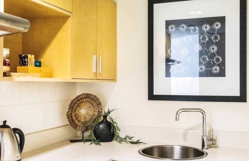 Darwin City Centre Apartment | King Suite Dreams Poolside Living on the Esplanade