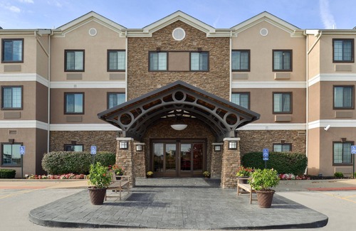 O'Fallon Condo | King Suite. Free Breakfast. Pool & Gym. Your Next Trip!