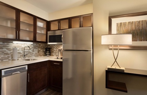 Midland Apartment | King Suite. Free Breakfast. Pool. Near the new Chevron and Oxy campuses!