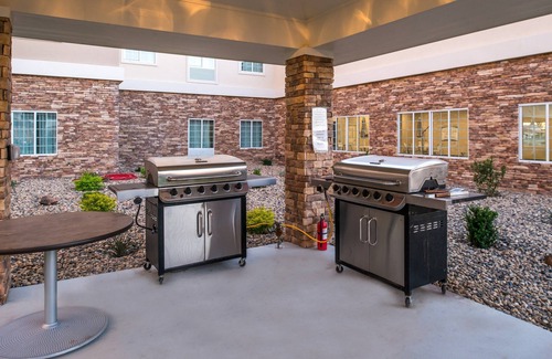 Pecos Condo | King Suite. Free Breakfast. Pool. Gym. Great for Business Travelers!