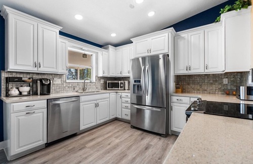 Ormond-by-the-Sea House | King Suite, Hot Tub, Pool, BBQ Grill, Bikes, Patio, EV Charger, 600 ft 2 Beach!