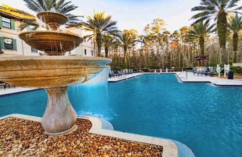 St. Augustine Condo | King Suite- kitchenette- pool & hot tub- near historic district & beaches
