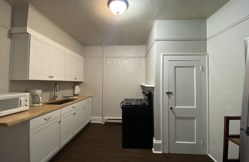 Boone Apartment | King Suite on King Street