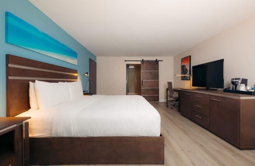 Harbor Hotel | King Suite, The Cove Hotel | Cruise Port Access, Heated Pool, Bar & Gym