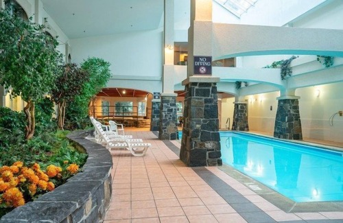 Banff Apartment | King Suite with Jetted Tub + Gas Fireplace