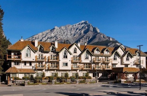 Banff Apartment | King Suite with Jetted Tub + Gas Fireplace