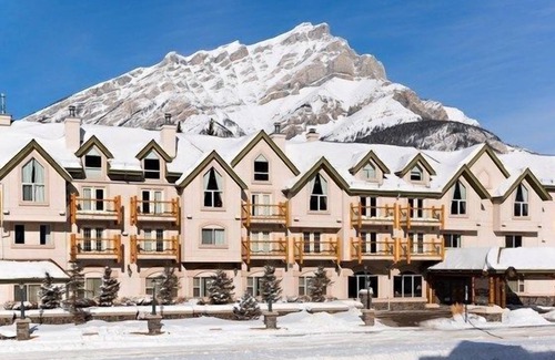 Banff Apartment | King Suite with Jetted Tub + Gas Fireplace