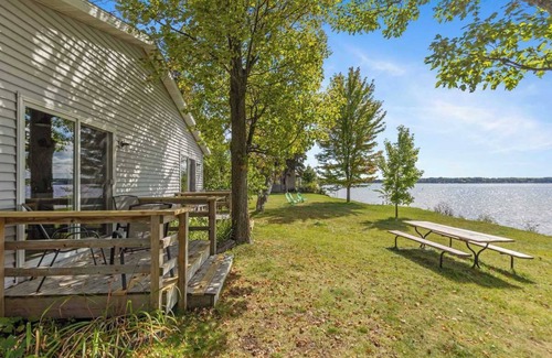 Lake City Apartment | King suite with Lake View