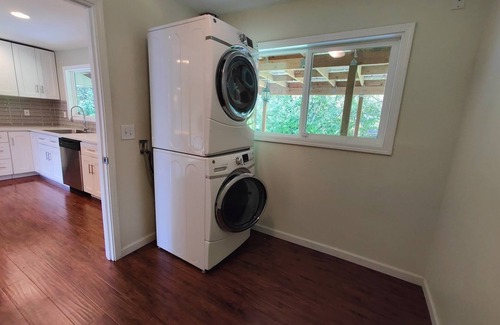 Lynnwood House | Kingbeds*Spacious*Parking*W/D included