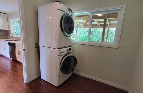 Lynnwood House | Kingbeds*Spacious*Parking*W/D included