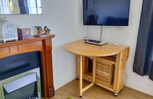 Bont Newydd Cottage | Kingfisher Cottage- river, rambling and relaxing, in a beautiful holiday park