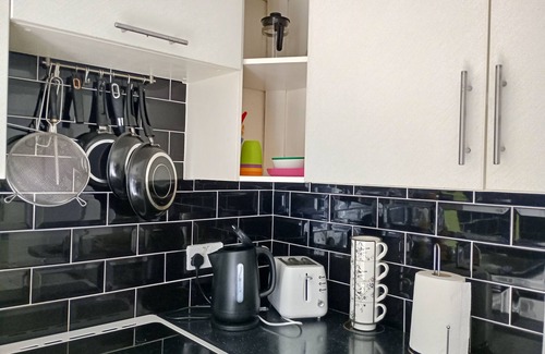 Bont Newydd Cottage | Kingfisher Cottage- river, rambling and relaxing, in a beautiful holiday park