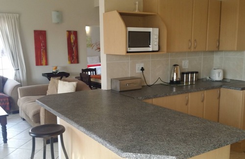 Greater Johannesburg Metropolitan Area House | Kingfisher Cottage in The Bird Garden