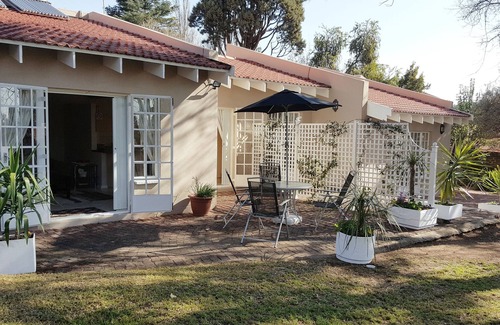 Greater Johannesburg Metropolitan Area House | Kingfisher Cottage in The Bird Garden