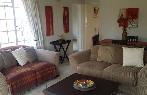 Greater Johannesburg Metropolitan Area House | Kingfisher Cottage in The Bird Garden