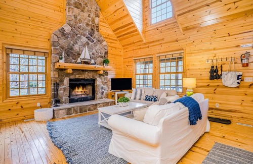Saugatuck House | Kingfisher Cove Cabin 19