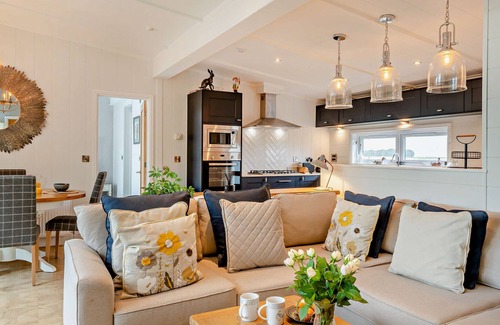Welney House | Kingfisher Lodge - Three Bedroom House, Sleeps 4