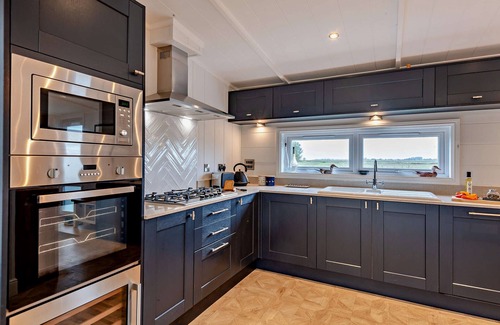 Welney House | Kingfisher Lodge - Three Bedroom House, Sleeps 4