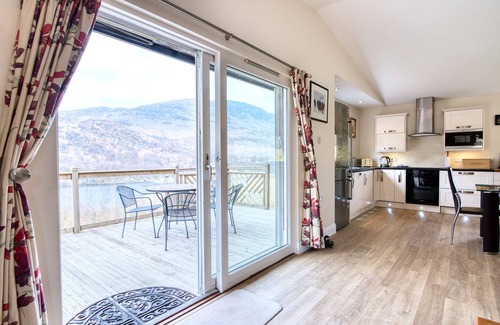 Crianlarich Ski Chalet | Kingfisher Lodge with sensational loch views