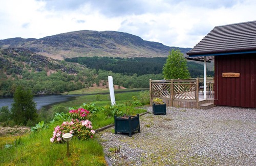 Crianlarich Ski Chalet | Kingfisher Lodge with sensational loch views