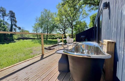 Market Drayton House | Kingfisher - Luxurious Off-Grid Eco Cabin with Riverviews