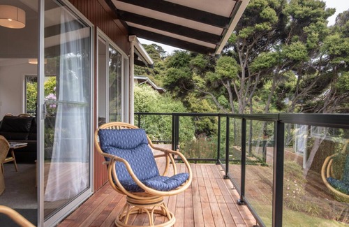 Akaroa House | Kingfisher's Perch - Takamatua Holiday Home
