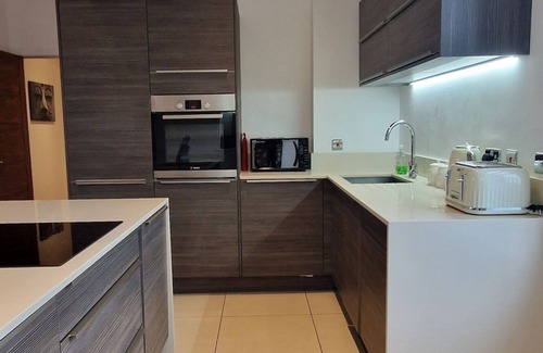 Stamford Apartment | Kingfisher Suite - Two-bed private apartment