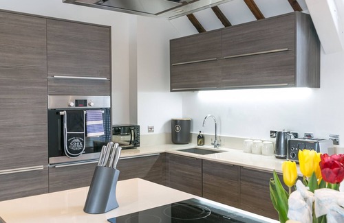 Stamford Apartment | Kingfisher Suite - Two-bed private apartment