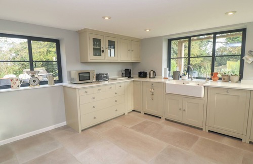 Bampton Cottage | KINGFISHERS, pet friendly, luxury holiday cottage in Bampton