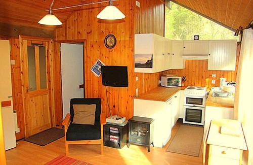 Taynuilt Cabin | KINGLAS is a charming cabin in a lovely, peaceful location deep in the forest
