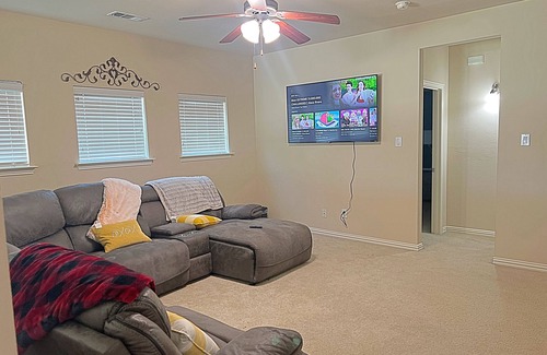 Tarrant County House | Kings and Queens long stay luxuryhome