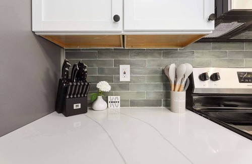 Lee's Summit House | Kings Beds w/TV in Every Room Near DT LeesSummit!