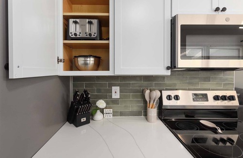 Lee's Summit House | Kings Beds w/TV in Every Room Near DT LeesSummit!
