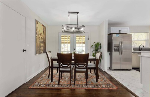 Lee's Summit House | Kings Beds w/TV's Steps to Shops NEW