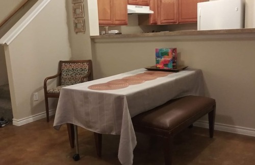 San Antonio House | Kings CASTLE:Medical Ctr, SeaWorld, Garage, Backyard, CENTRALLY LOCATED
